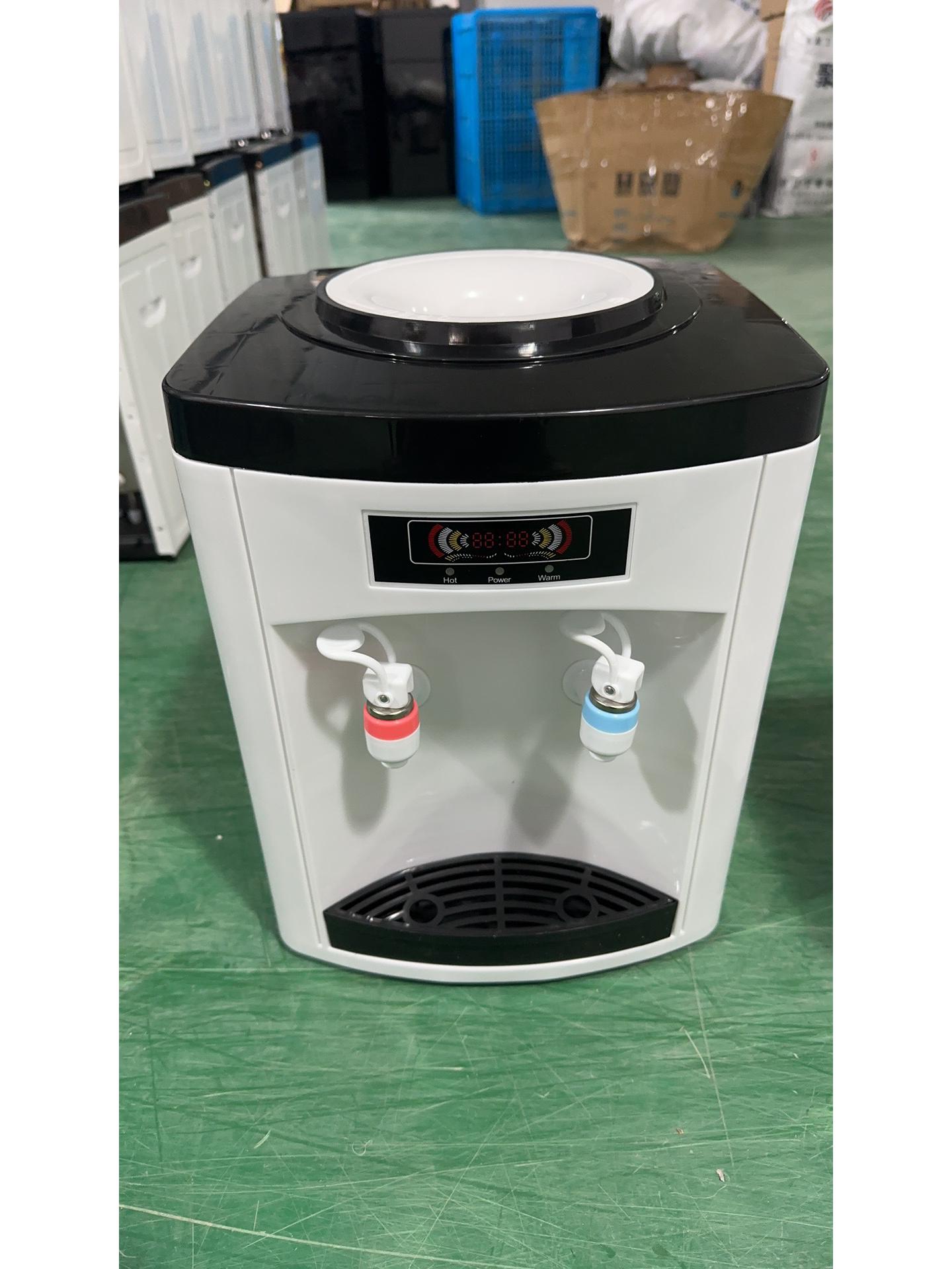 

Компактный настольный диспенсер для воды с несколькими розетками для международных заказов 28x28x38 cm чёрный/белый