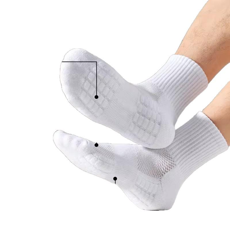 Black & White Solid Sport Socks: Cushioned, Simple, and Versatile for Basketball & Running.