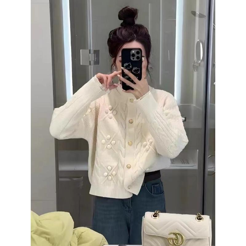 

Gentle wind three-dimensional ball twist sweater women s autumn and winter new chic knitted cardigan One size белый