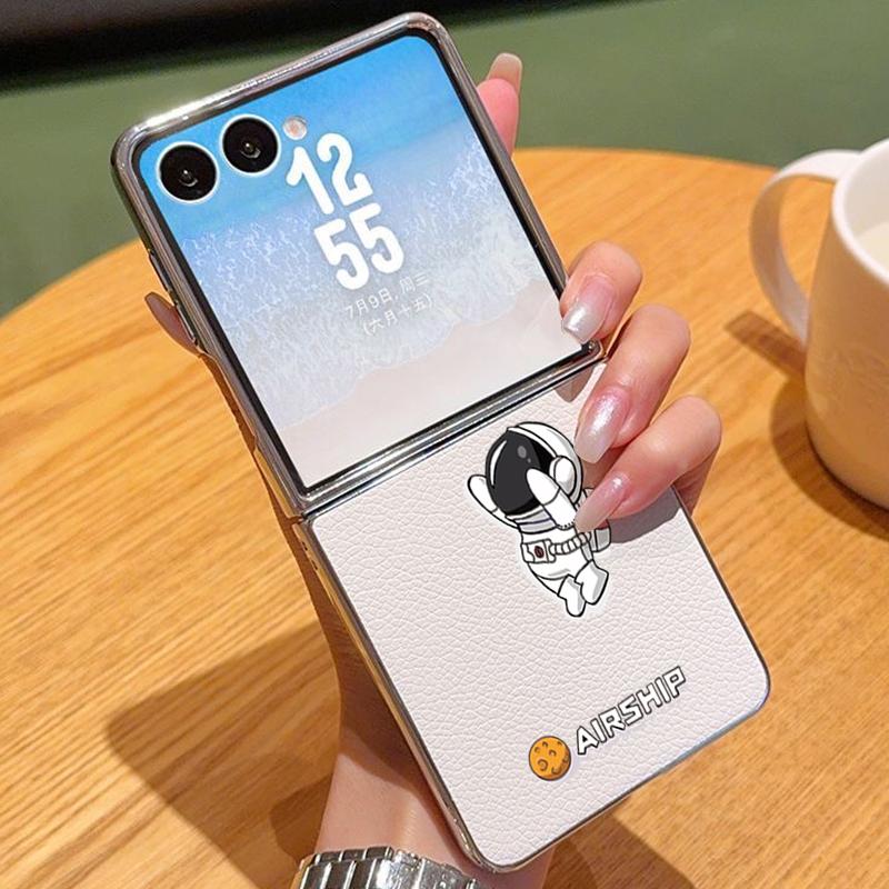 Чехол для телефона из ПУ-кожи с узором Астронавт для Samsung Galaxy Z Flip7 FE Flip6 Flip 7 6 5 5G Серебристая окантовка Жесткая задняя крышка Galaxy Z Flip6
