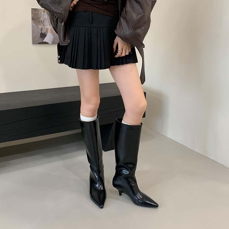 

2025 autumn and winter new legs straight knight boots British fashion square head low heel but knee high boots 35