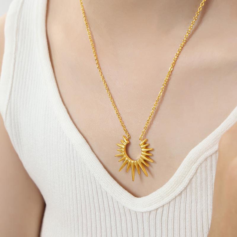 European  American Sunflower Pendant Clavicle Necklace, Titanium Steel 18K Gold, Luxury Jewelry for Women