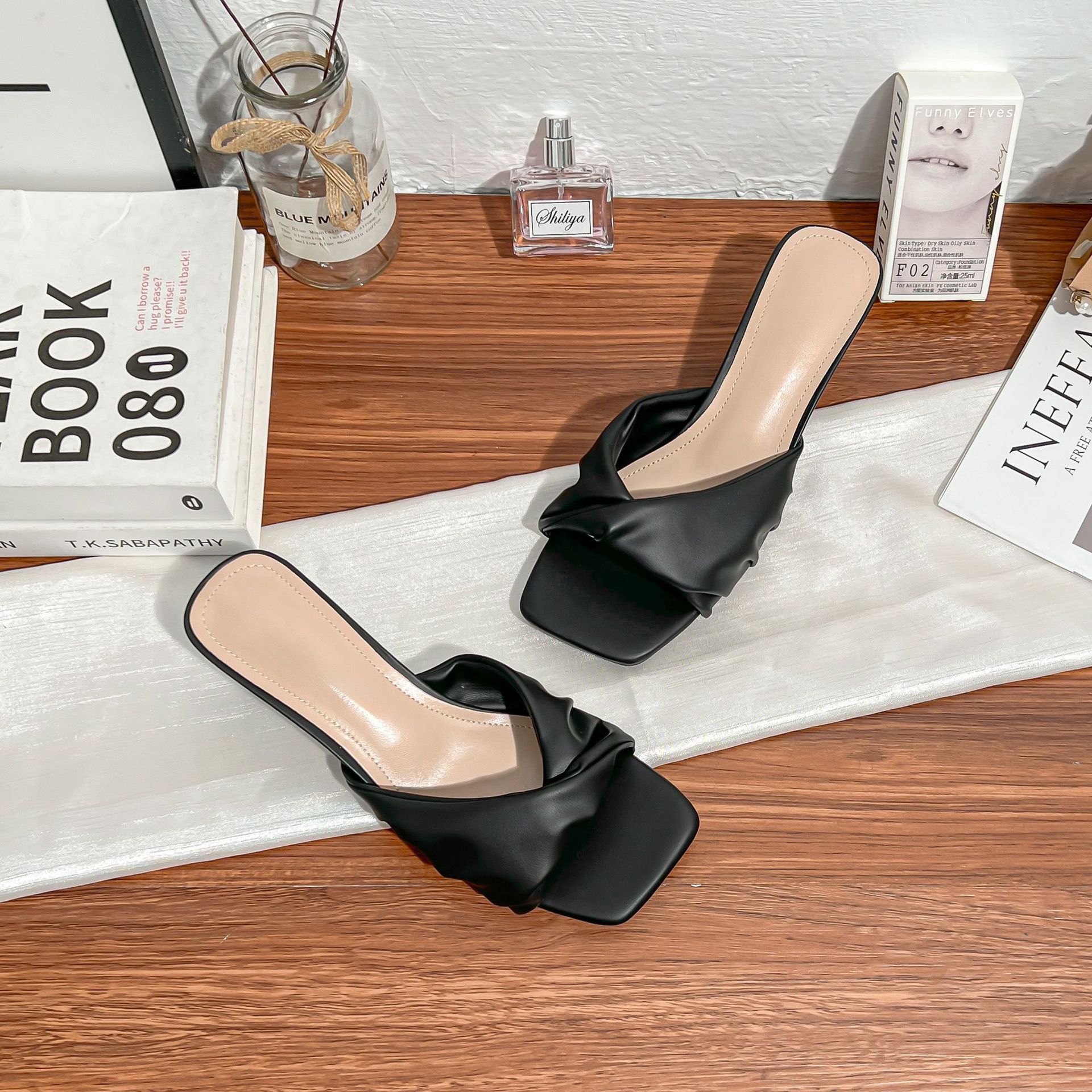 

Виноград Мама Легкая Роскошь Босоножки на Высоком Каблуке Пропорция Супермодели 7см Французский Квадратный Носок Складки Одно Слово с Мюли Полушлепанцы Женские 40 чёрный