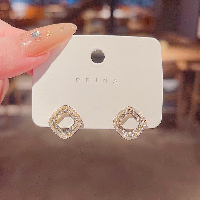 Geometric Fashion Diamond Pearl Earrings: S925 Silver Needle, Trendy & Elegant Design for Women