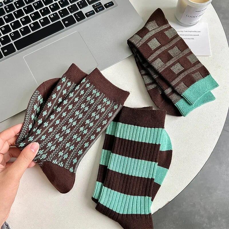 Vintage Women Socks Korean Fashion Harajuku Streetwear Sports Socks Women Casual Striped Plaid Cotton Knitting Elastic Long Sock