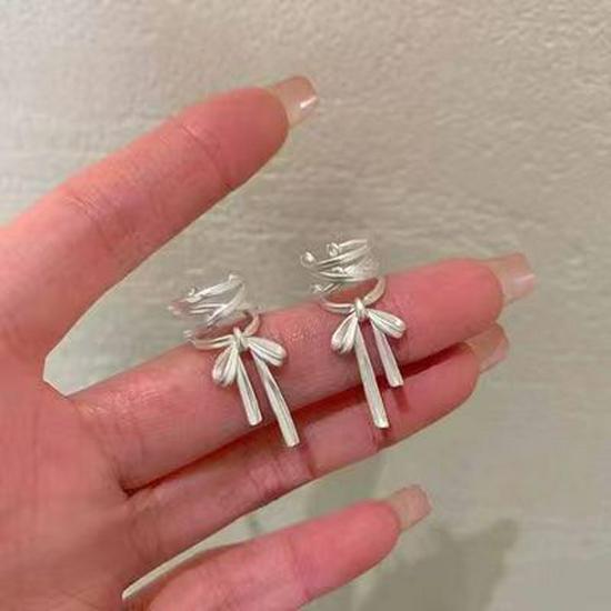 Elegant Bow Ear Cuff Clip: Chic, No-Piercing Accessory for Women