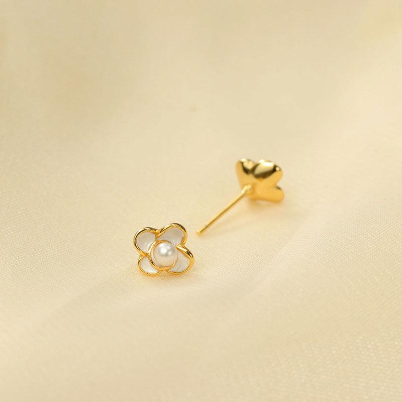 Light Luxury Pearl Flower Earrings French Retro Temperament Elegant Earrings High-end