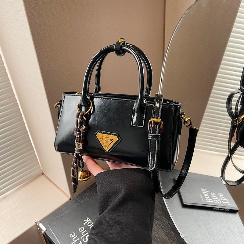 Premium Sense Niche Bag Women's Autumn and Winter Retro New Versatile Messenger Bag Portable Work Small Bag