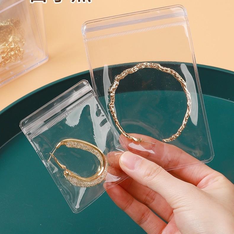 

Anti-Oxidation Transparent Jewelry Display Box for Earrings, Necklaces, Bracelets, and Rings Jewelry Display Stand