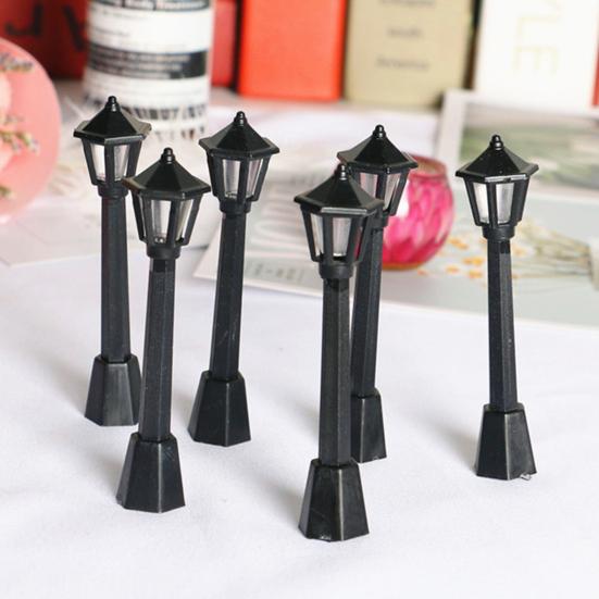 2Pcs Doll House Lamp Simple Lovely Smooth Dollhouse Lawn Light for Entertainment