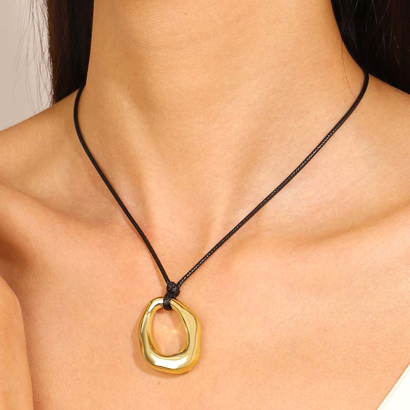 Fashion Zinc Alloy Color Hollow Water Drop Pendant Necklaces for Women Men Simple Geometric Clavicle Chain Choker Necklaces Zircon