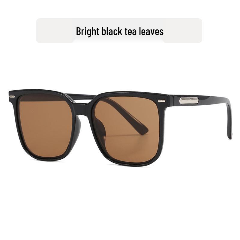 Trendy Brown Rivet Sunglasses - Large Frame, Small Face Effect for Beach Vacations