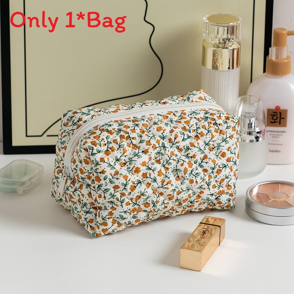 

Floral Pattern Makeup Bag With Polyester Material For Daily Use Style1