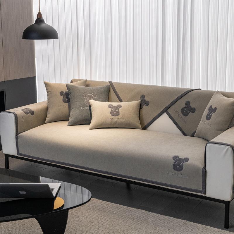 

Chenille Sofa Cushion Non-Slip Universal Cover Four Seasons Simple Embroidered Bear Design All-InJUEusive Soft Fabric 70*70cm