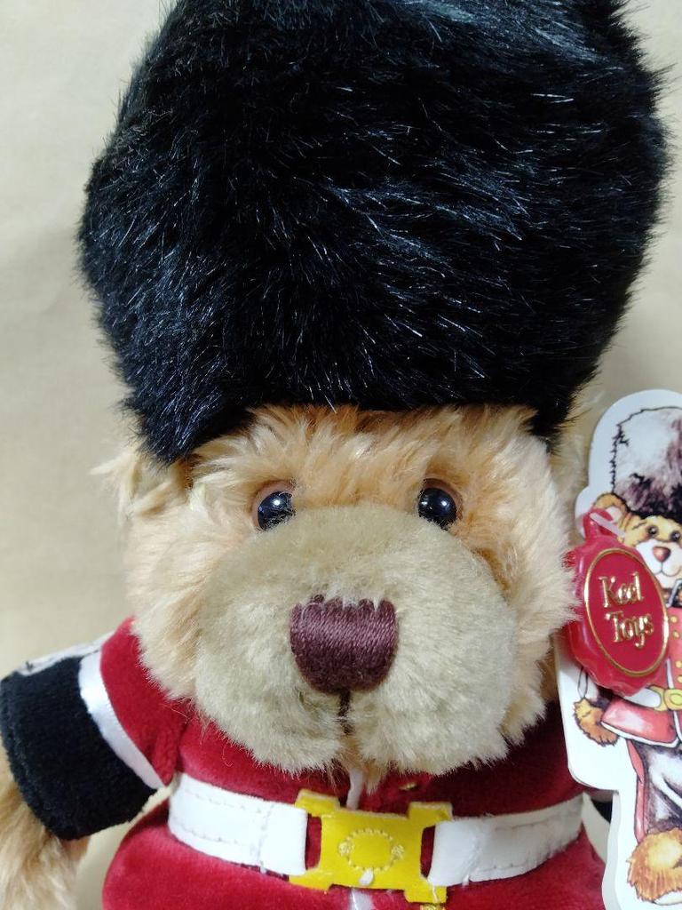 [USED] British souvenir, Royal Guard teddy bear, 2005, beautiful, guard
