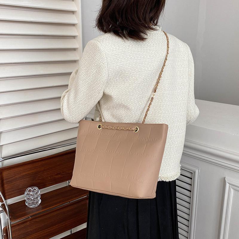 Trendy Street Style Casual Tote Bag Spring 2023 Fashionable Large Capacity Shoulder Bag