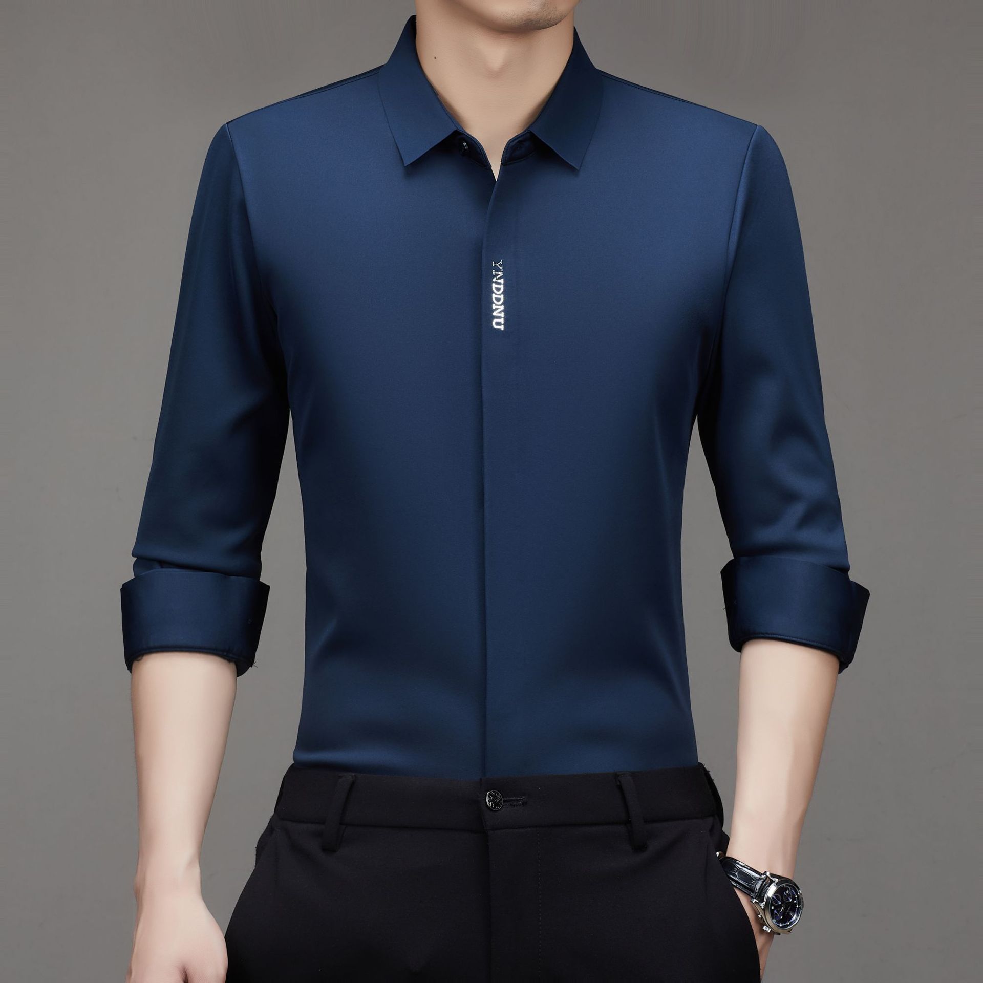 

Деловая мужская рубашка с длинными рукавами из высококачественного материала. XXXXL