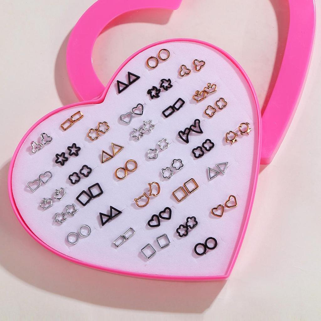 Kutulu Set: Karışık Altın ve Gümüş Renklerde Taşlı 36 Çift Kalp Saplama Küpe