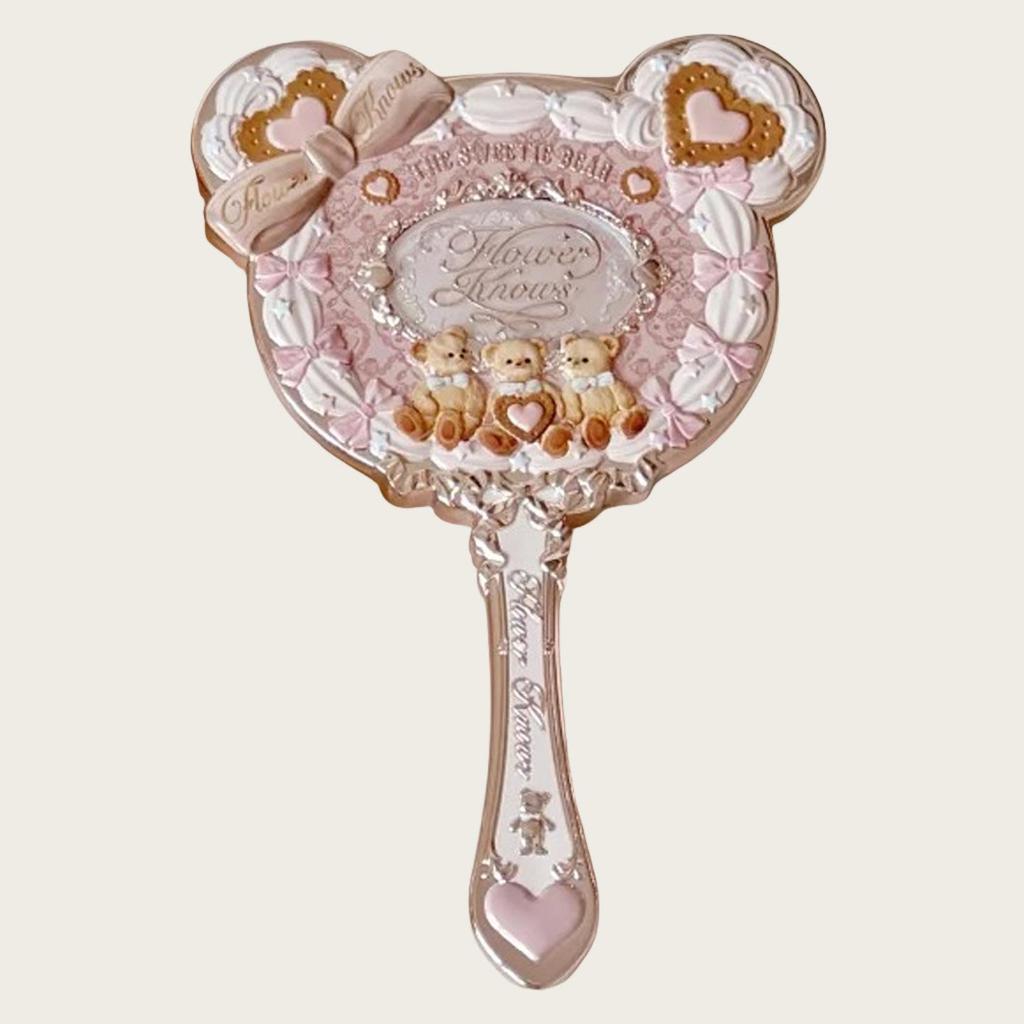 Flower Knows Sweetheart Little Bear: Lip Gloss, Blush, Eyeshadow, Concealer, Palette, Powder Puff, Pendant, Perfume, Eyebrow Tint, Mirror.