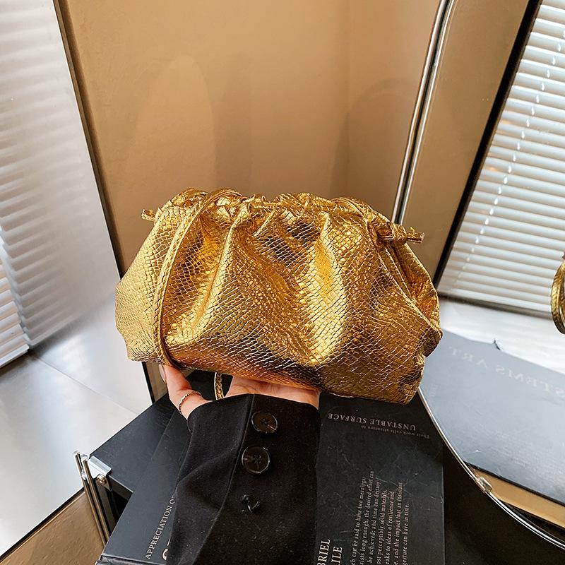 Glossy cloud bag gold silver pleated dumpling bag women's new niche design single shoulder messenger bag