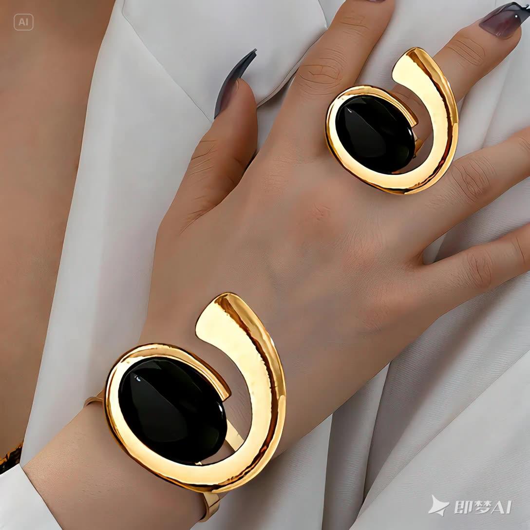 

Модные украшения для женщин золотой