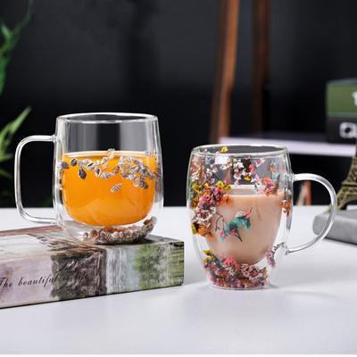Doppelwandige Kaffeetassen aus klarem Glas mit getrockneten Blumen, doppelt isolierte Glastasse für heiße und kalte Getränke, Cappuccino, Latte, Espressotasse