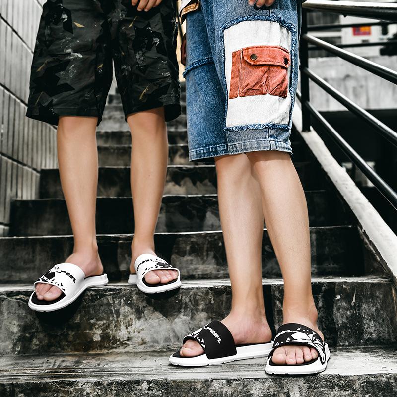 Neue kaputte Hausschuhe Herren Sommer Außenbekleidung dicksohlige rutschfeste verschleißfeste Mode coole Hausschuhe Herrenschuhe