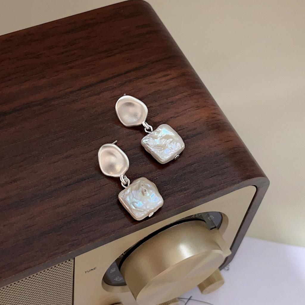 Baroque Irregular Texture Pearl Stud Earrings Women's Niche Design Temperament Earrings