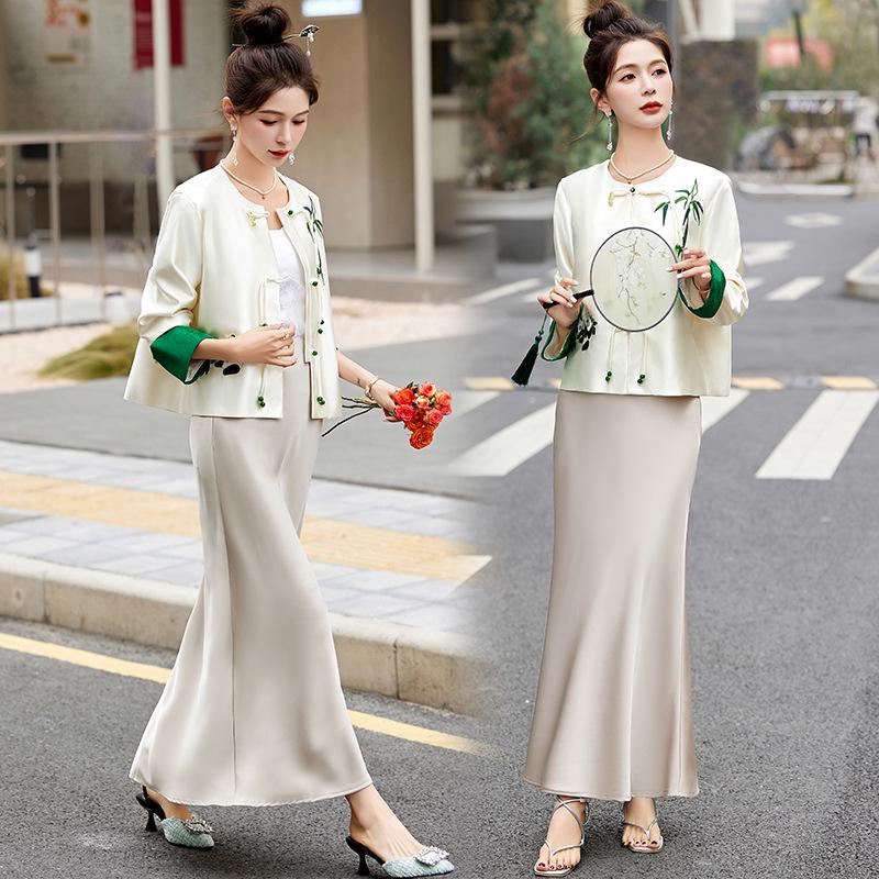 

Женский жаккардовый комплект куртка и длинная юбка, блок цвета, осень 2024 XL (120-135 jin) грязно-белый/шампанского