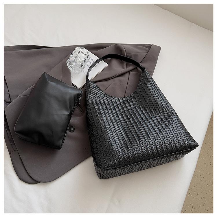 

Новая популярная модная плетеная сумка-тоут для通勤, простой нишевый дизайн, сумка подмышку, большая вместимость, на плечо, сумка для мамы и ребенка чёрный