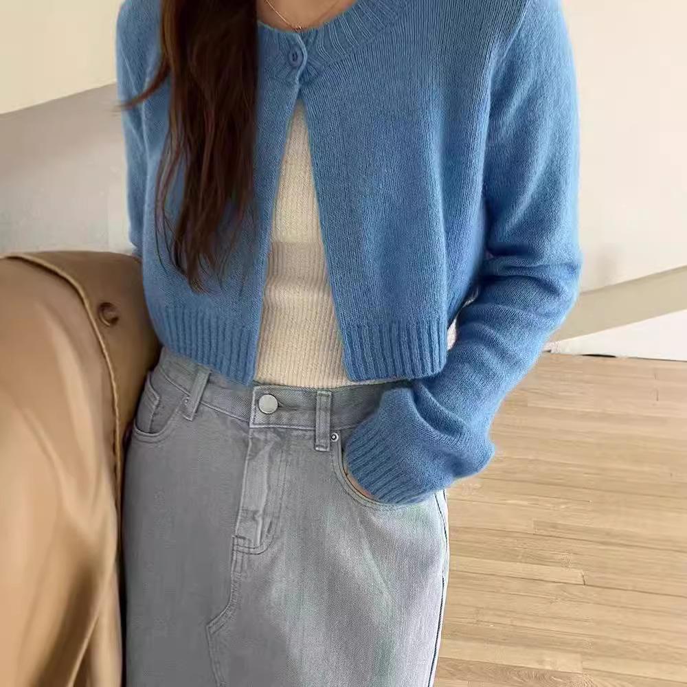 Women's One-Button Loose Knitwear: Short High-Waisted Wool Cardigan with Long Sleeves and Round Neck for Autumn/Winter Fashion.