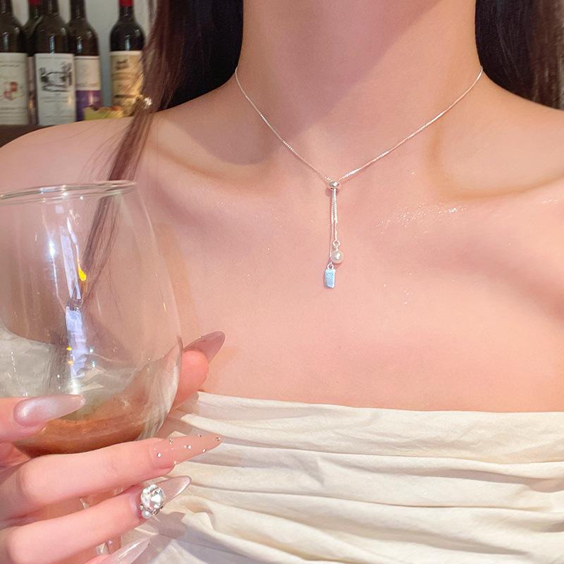 Light Luxury Niche Titanium Steel Necklace Women's Senior Design Sense Zircon Bow Clavicle Chain Neck Chain