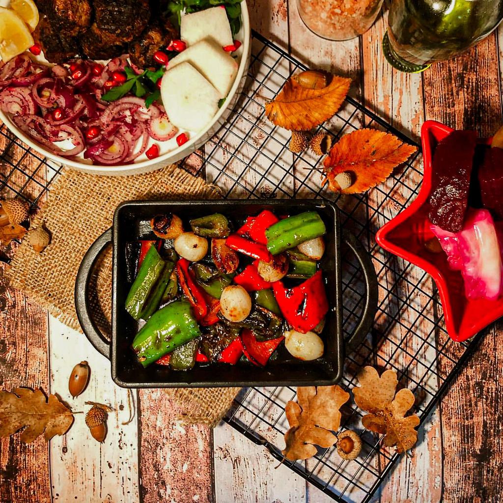 Lava Cast Iron Square Skillet. Dual Handle, With Wooden Platter  12X12cm.