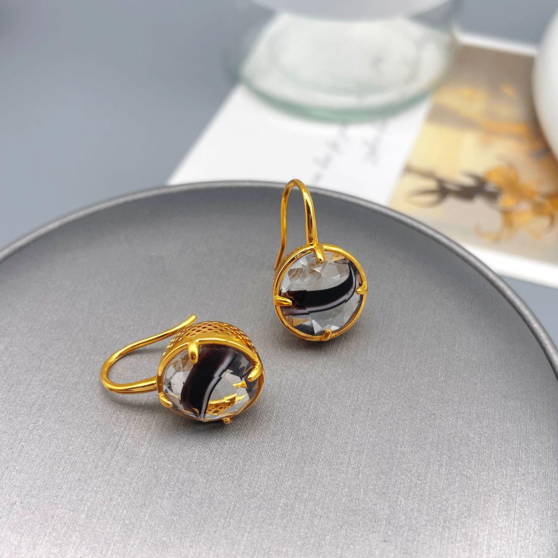 

Korean Openwork Net Pocket Earrings with Glass Diamonds – Versatile, Luxurious Dangle Hooks for Women s Unique Style.