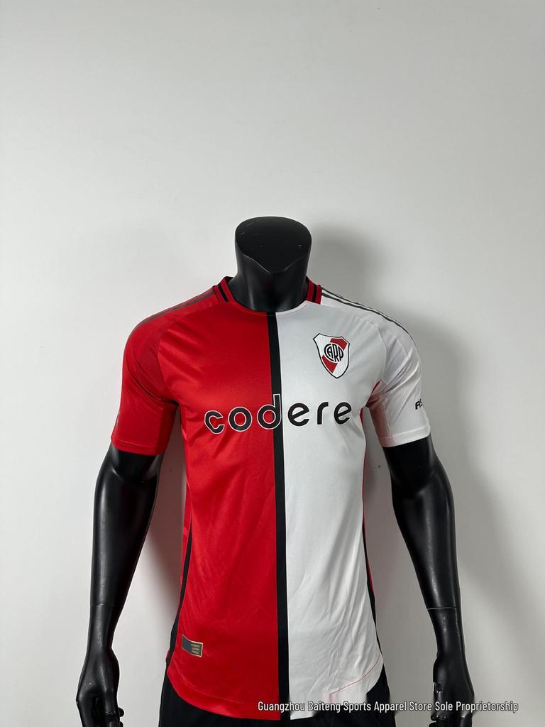 2526 Voetbalshirts: Chelsea, Wolves, Lissabon, Everton, River Plate, Cougars, Atlético Nacional - Thuis & Uit