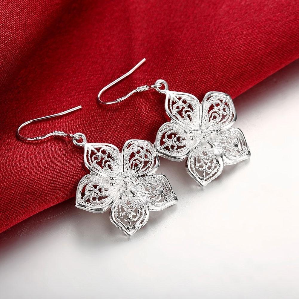 1Pair French Retro Rose Stud Earrings High-end Beauty Empty Flower Earrings Women's Earclips