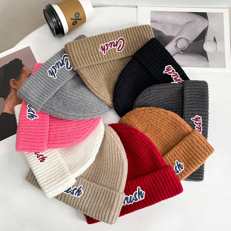 Letter-print knitted hat for women, winter Korean version, thickened, warm, ear-protecting, cold weather hat, versatile for couples, large head