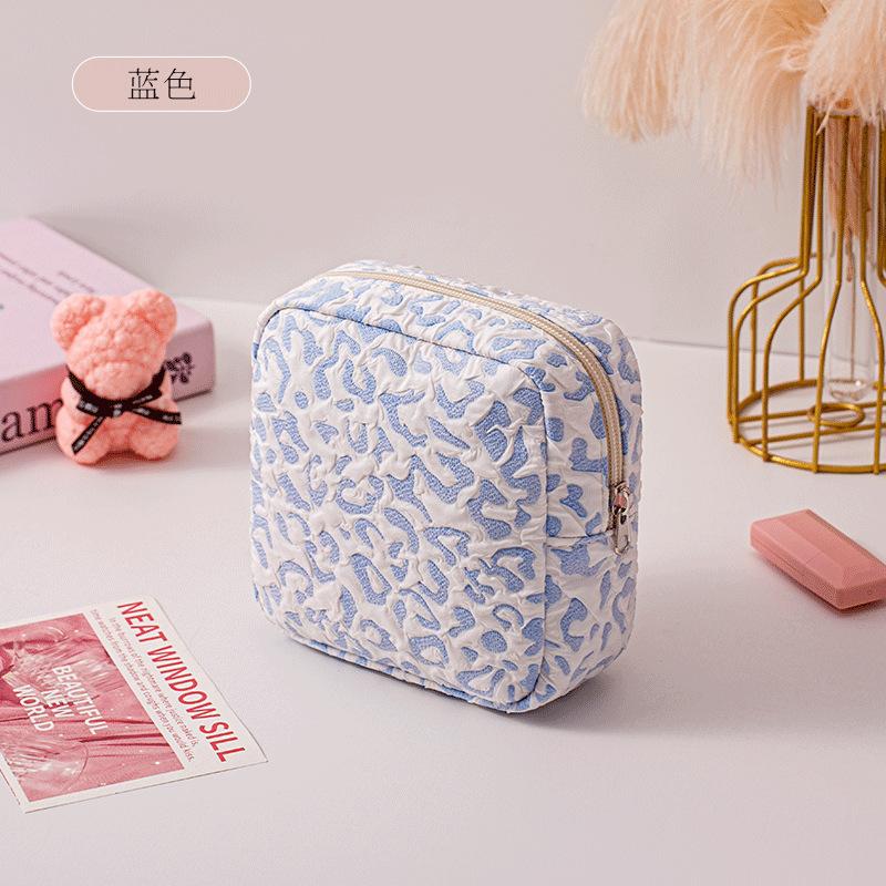 Heart Pattern Sanitary Pads Bag Large Zipper Heart Style Cosmetic Makeup Bag Cute Portable Lipstick Makeup Case Organizer Bags