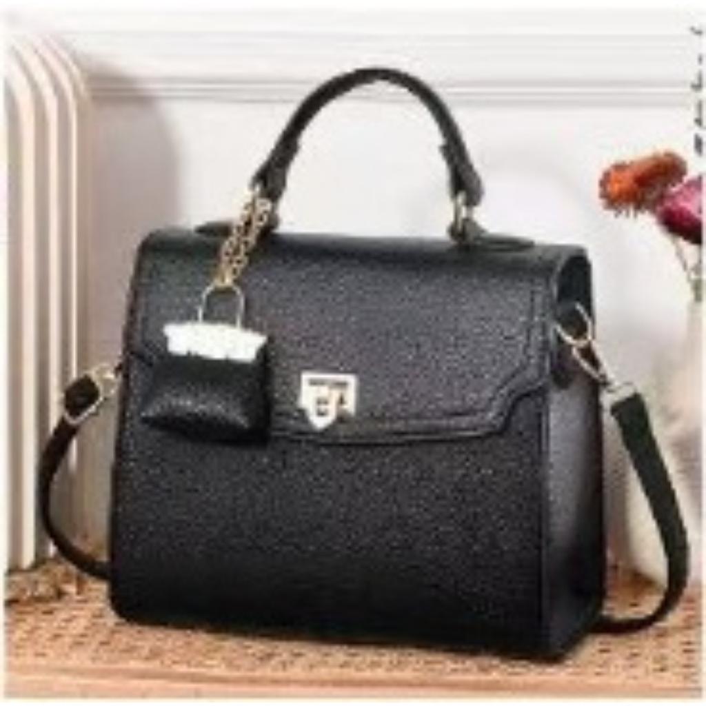 Nowy Plecak Modowy o Wysokim Poziomie Wyglądu Duża Pojemność Zaawansowana Tekstura Mała Pachnąca Zawieszka w Stylu Wiatr Torba Damska Pasująca do Wszystkiego