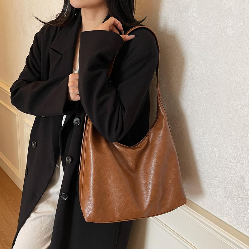 Premium texture large-capacity bag women's 2025 autumn and winter new Maillard relaxation casual shoulder tote bag