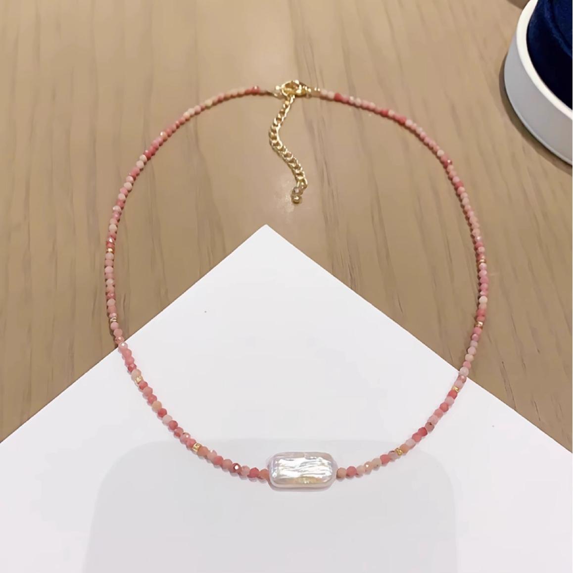 

Барочное ожерелье из пресноводного жемчуга и розового родонита с тигровым глазом для женщин