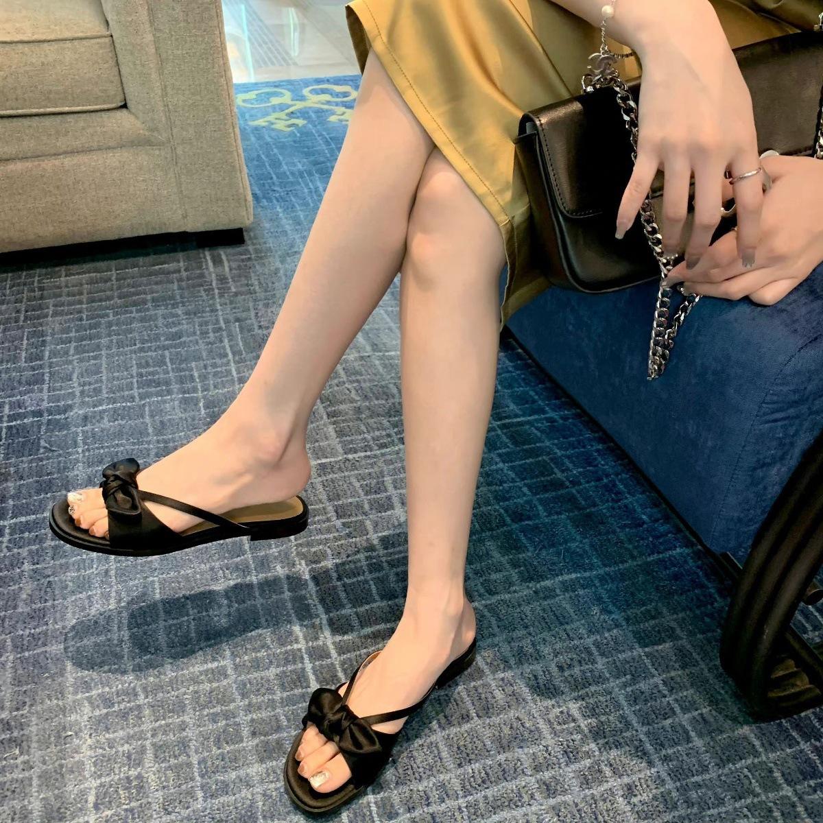 

Sheepskin version~ Gentle fairy wind bow silk square head short thick heel sandals female summer new leather half drag 35