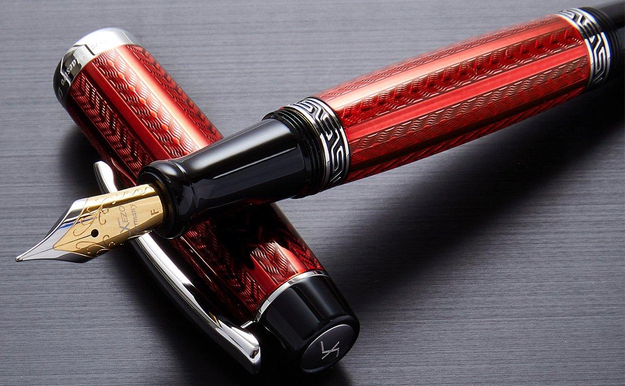 

Xezo Maestro Diamond Cut, лакированная, ручная работа, покрытая платиной, тонкая перьевая ручка, родохрозит красный LG родохрозит (Маэстро Ф.)