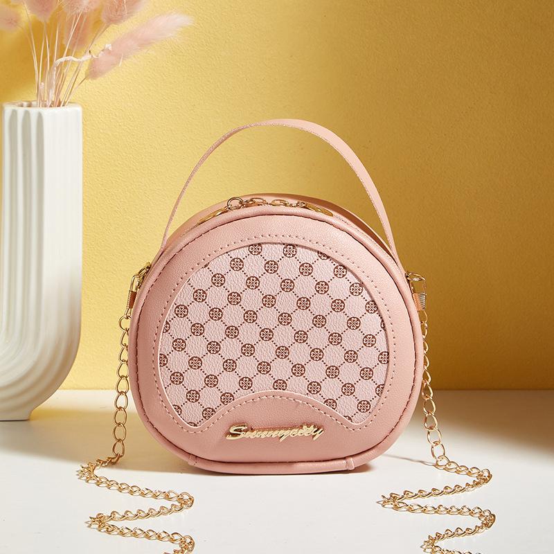 Women's bags are new in autumn, fashionable and casual. Today, it is popular to carry a small round bag with messengers.