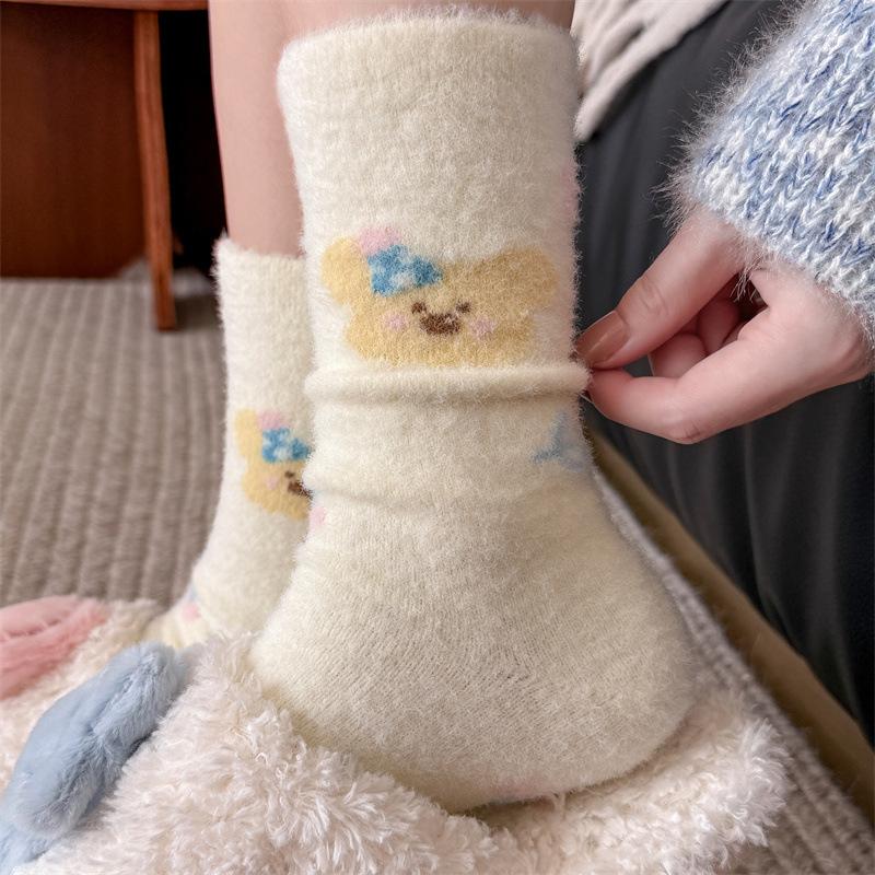 Autumn and Winter Australian Velvet Female Cartoon Dog Heart-shaped Pile Socks, Thickened Warm and Cute Home Floor Sleeping Socks for Winter