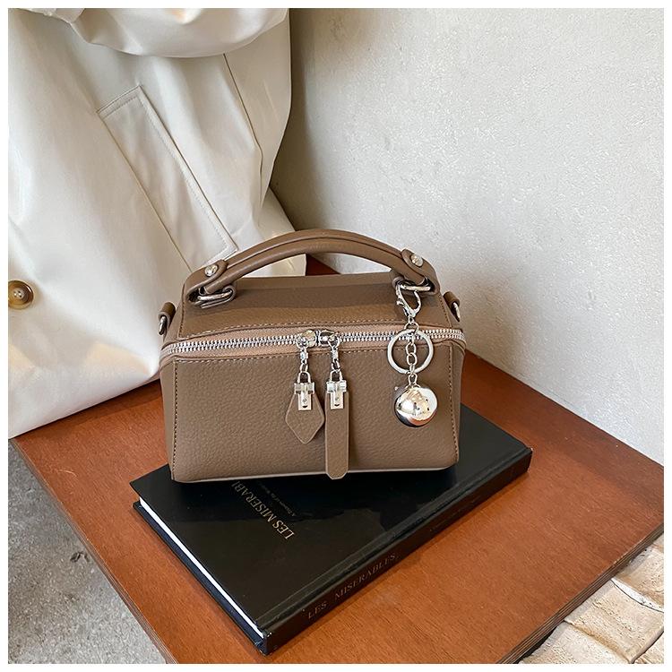 Fashionable and High-quality Handbag, Retro and Simple Boston Single-room Crossbody Small Square Bag