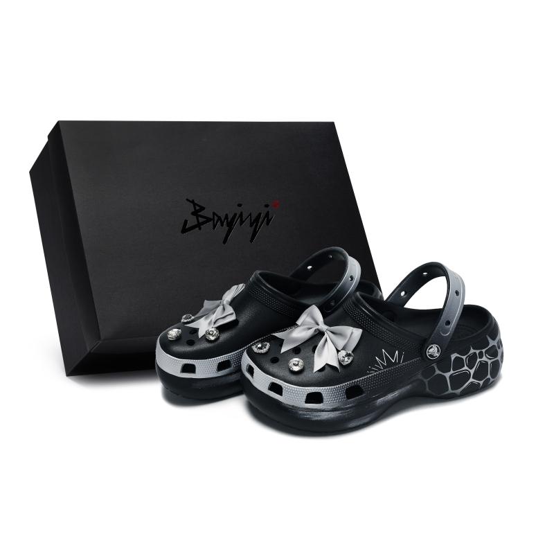

Crocs Classic Platform Clog 811 Вечный Бриллиант Специальная Обувная Коробка Бант Чувство Какашки Дырочки Обувь Женская Черный Серебристый 34-35