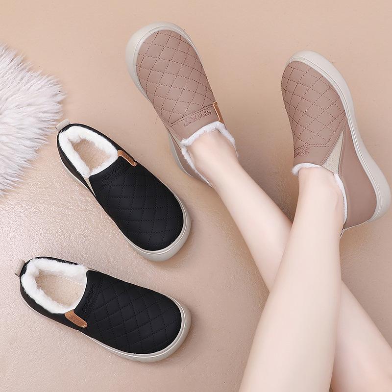 Winter New Women's Cotton Shoes Old Beijing Cloth Shoes Warm and Non-slip One-pedal Mother Shoes Piled and Thickened Casual Cotton Boots