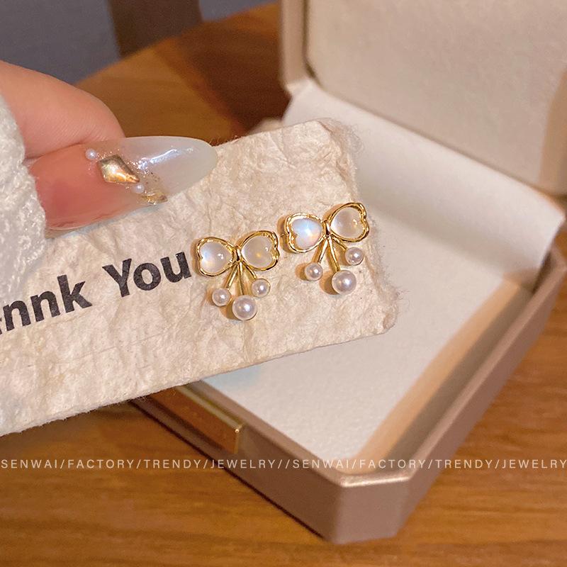 Sweet temperament opal butterfly stud earrings female small fresh super fairy pearl earrings Internet celebrity ears