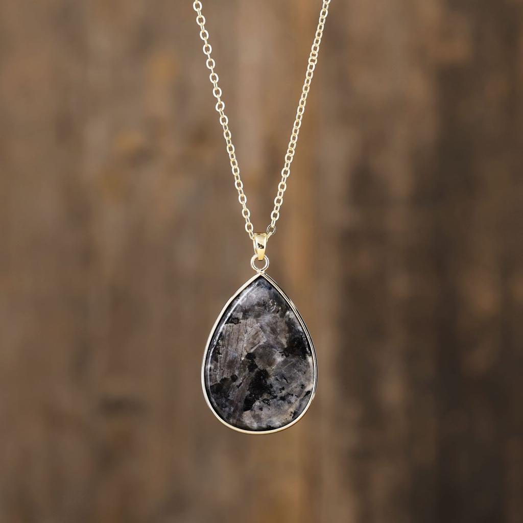 Hot-selling simple natural stone water drop pendant copper-plated real gold necklace couple daily jewelry gifts